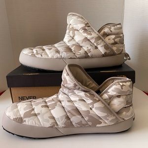 The North Face Men Size 14 Thermoball Traction Booties Camo/Lt Brown